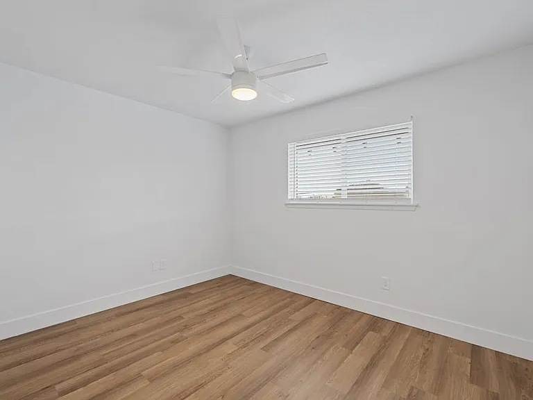 CrestHaus Apartments — Photo 41