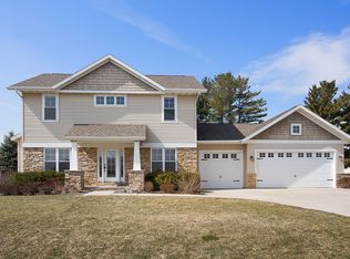 1588 Milton Cir, Oshkosh, WI 54904