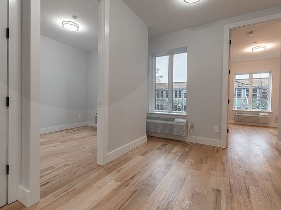 5th image of 494 Jackson Ave #D3
