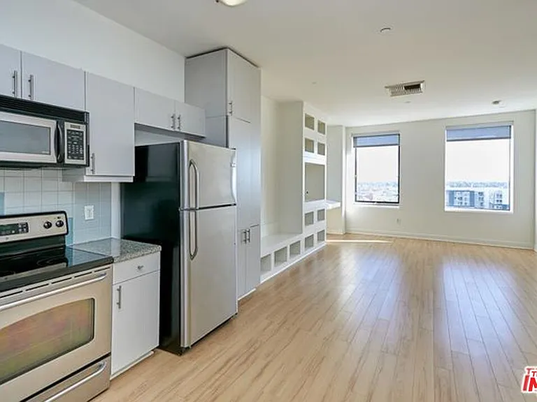 3810 Wilshire Blvd #809 — Photo 10