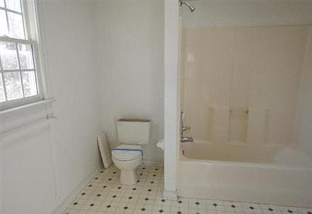 3rd image of 2400 Susten Ln