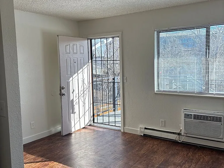 1221 Yarrow St — Photo 2