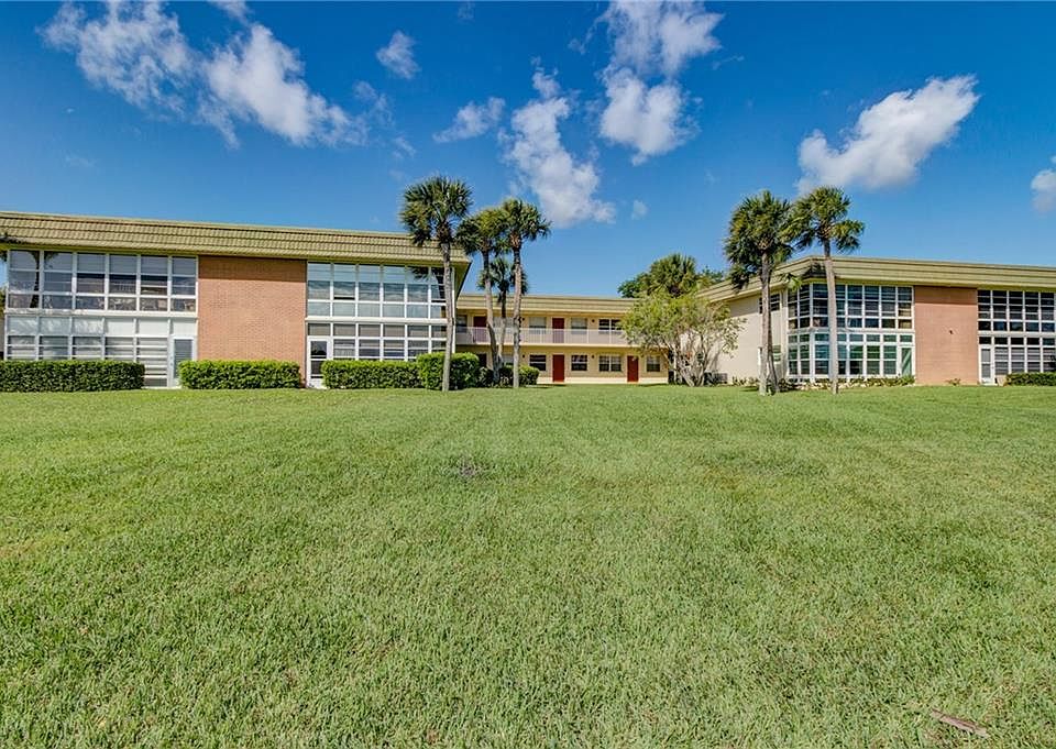 1st image of 42 Vista Gardens Trl