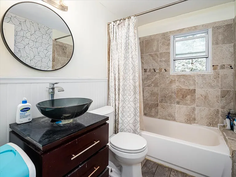 16 W Maltbie Ave — Photo 17