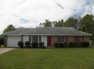 8032 Country Oaks Rd, Charlotte, NC 28227