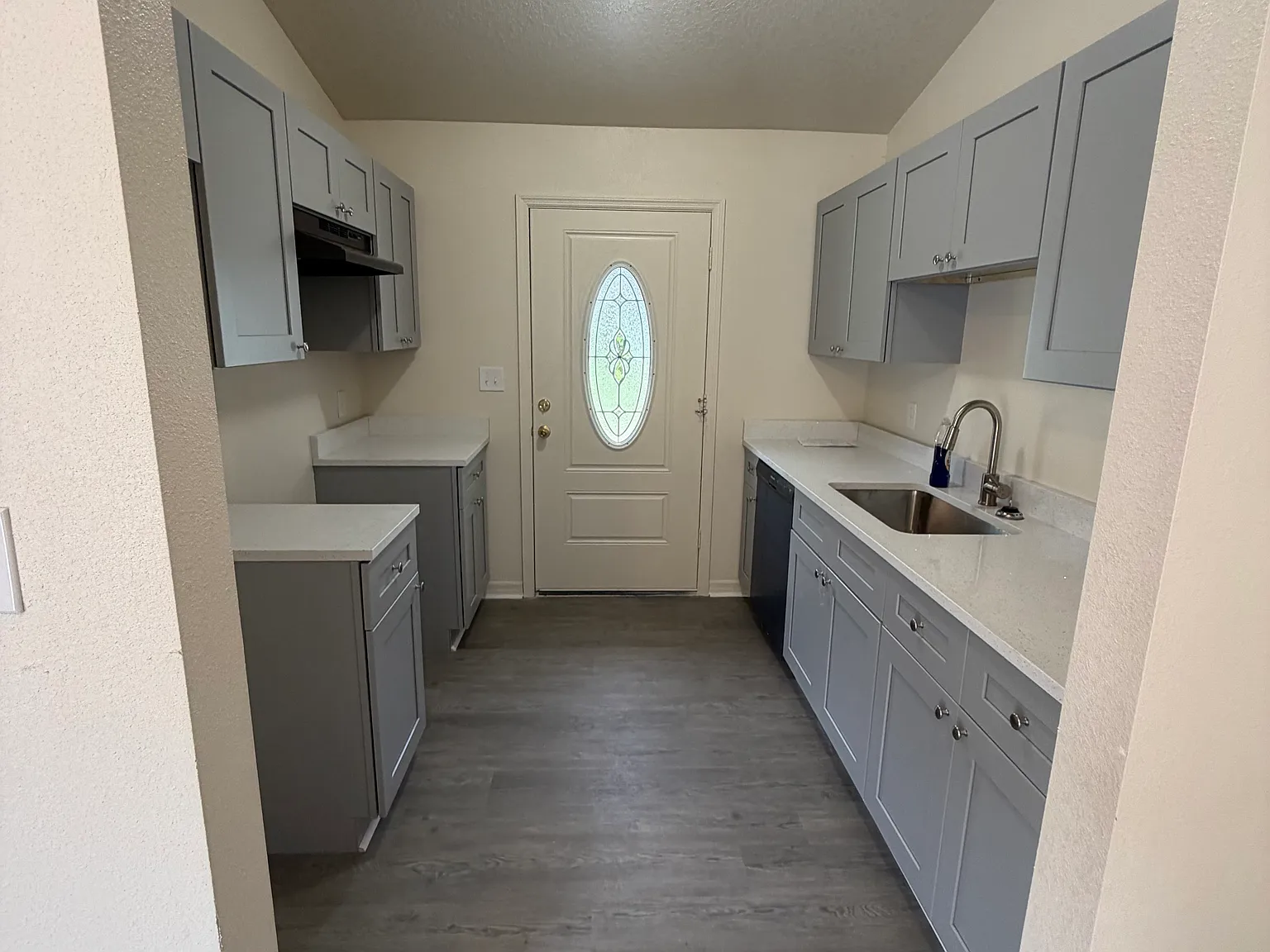 2 bed, 800 sqft, $1,700 — Photo 2