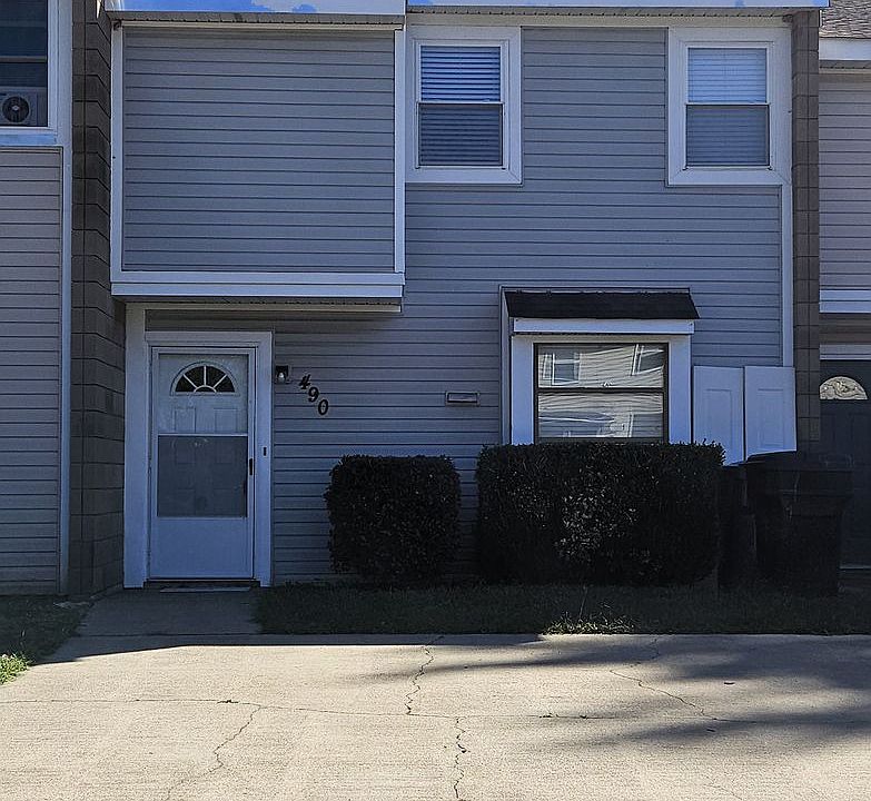 1st image of 490 Hill Meadow Dr