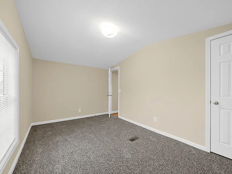 315 Jennifer St — Photo 11