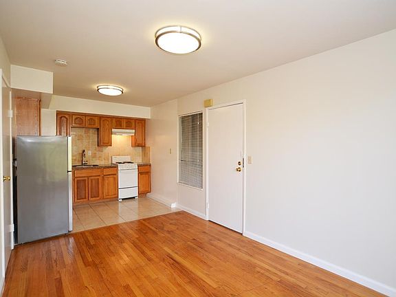 2nd image of 34A Toledo Way