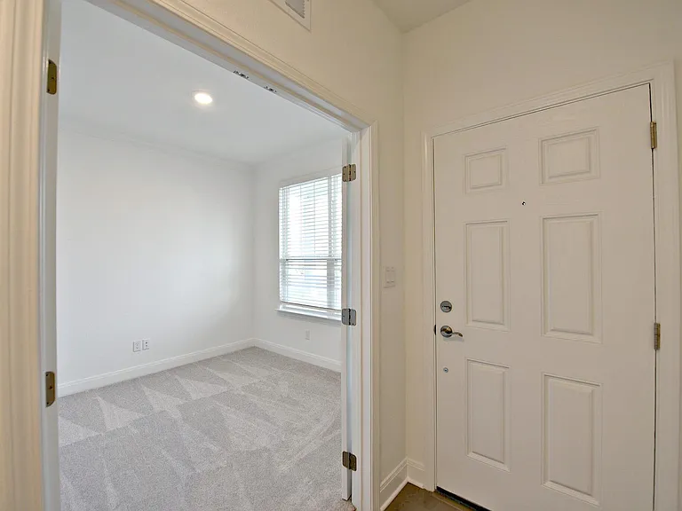 517 Scooter St — Photo 4