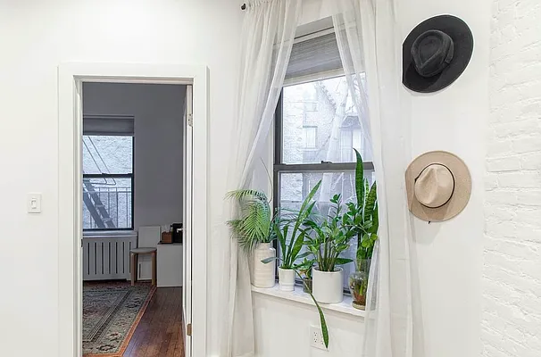 Rented by SERHANT. | media 10