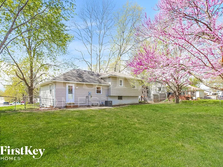 1720 Wornall Rd — Photo 15