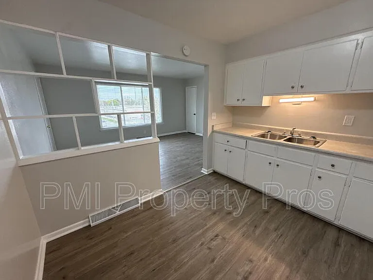 7701 W Hampton Ave #6 — Photo 6