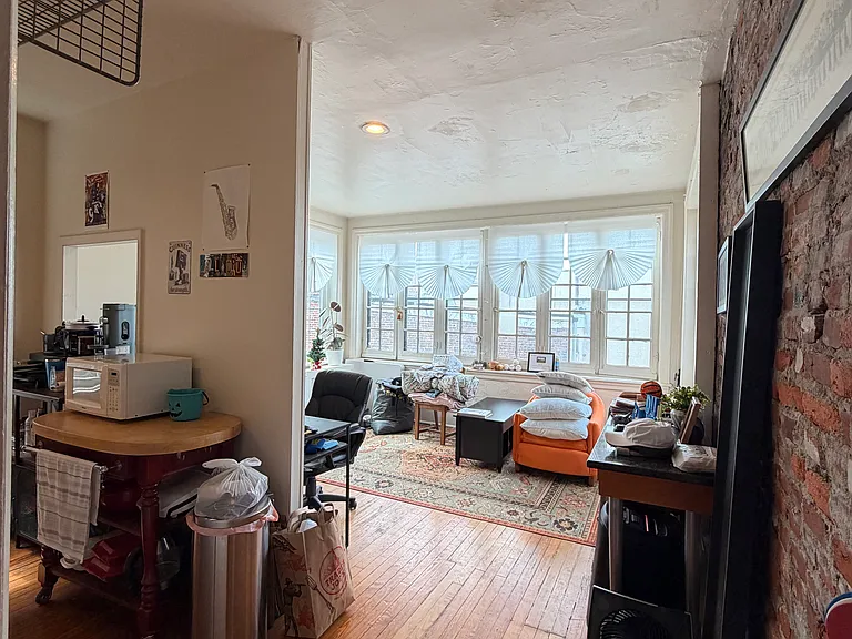 2104 Pine St #3R — Photo 1