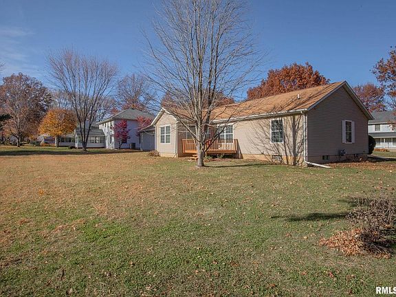 3rd image of 960 Mulberry Dr