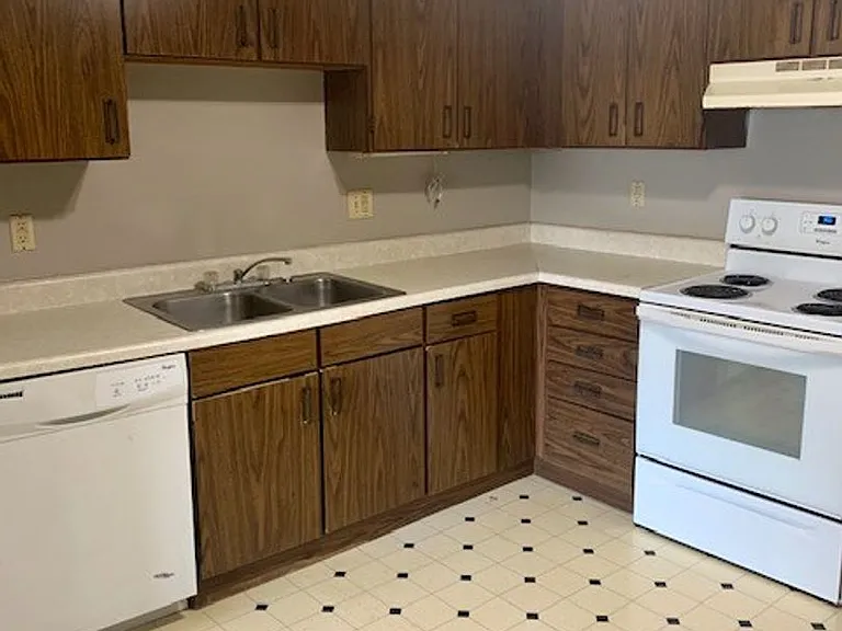 960 Boston Way — Photo 6