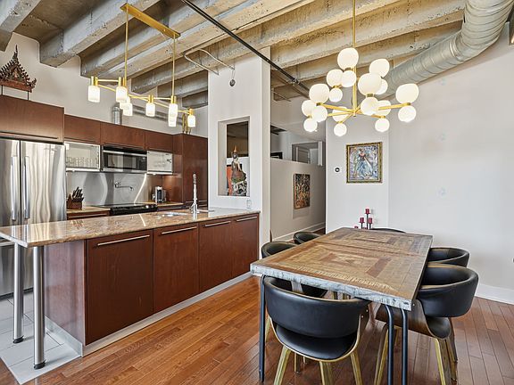 5th image of 1625 Rue Clark #609