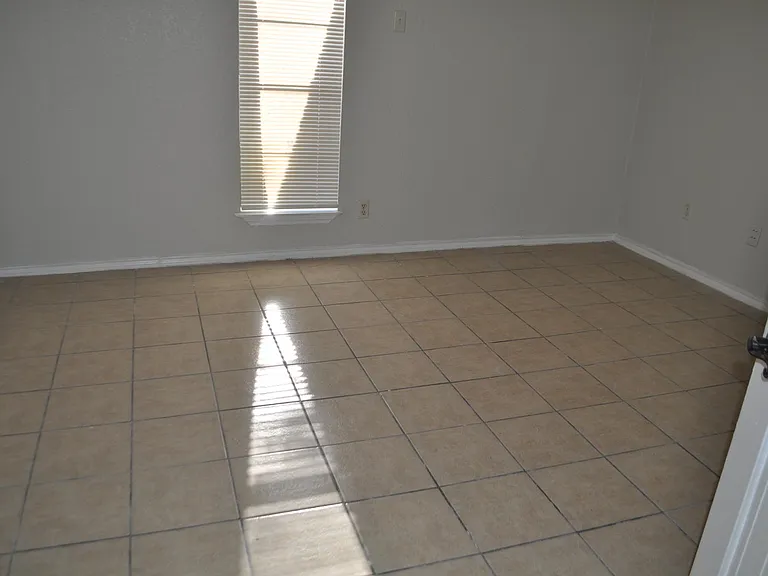 313 N Flat St — Photo 13