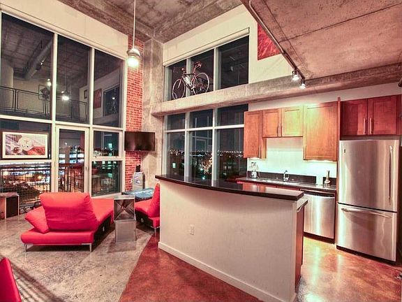 5th image of 2000 Bagby St APT 7412