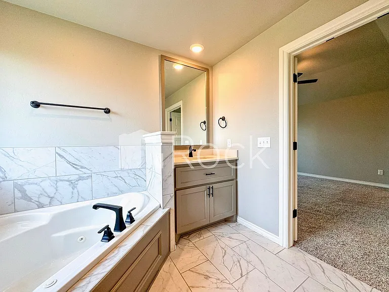19113 Grove Pkwy — Photo 23