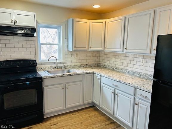 3rd image of 250 Spring St #2
