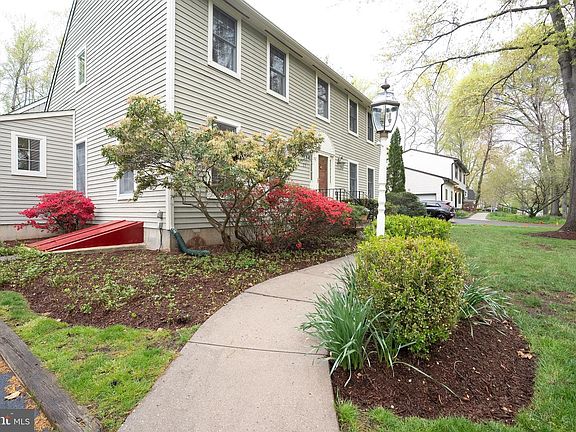 5th image of 27 Benford Dr