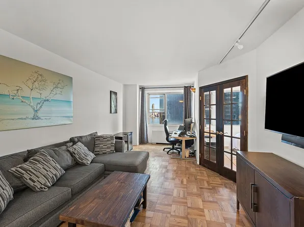 300 E 40th St APT 12E, New York, NY 10016