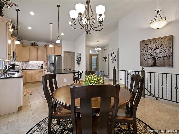3rd image of 39 Bay Hill Cir