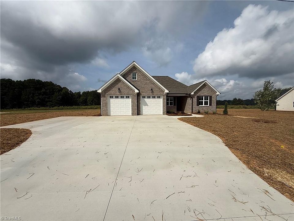 1st image of 144 Greenhill Rd