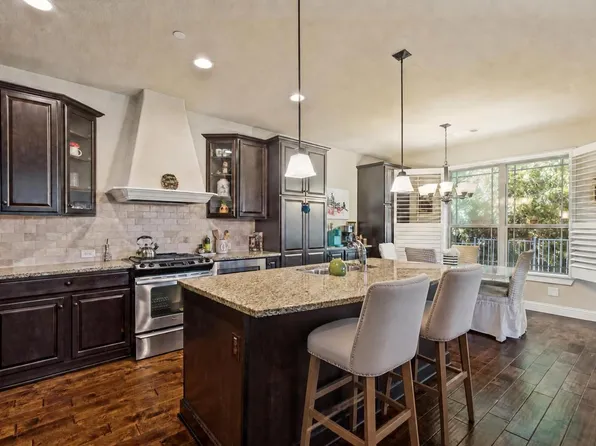1017 Brook Hollow Dr, Euless, TX 76039