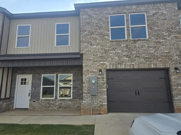 228 Beau Claire Cir, Byron, GA 31008