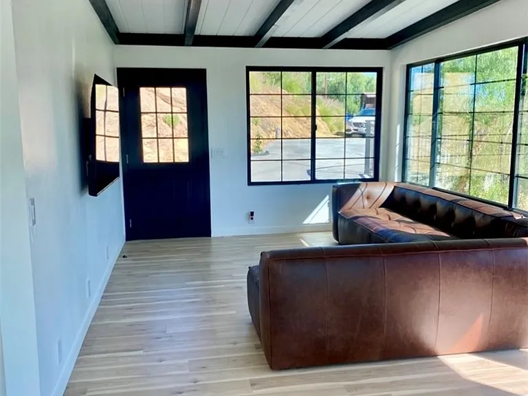 9552 Ventura Way — Photo 2