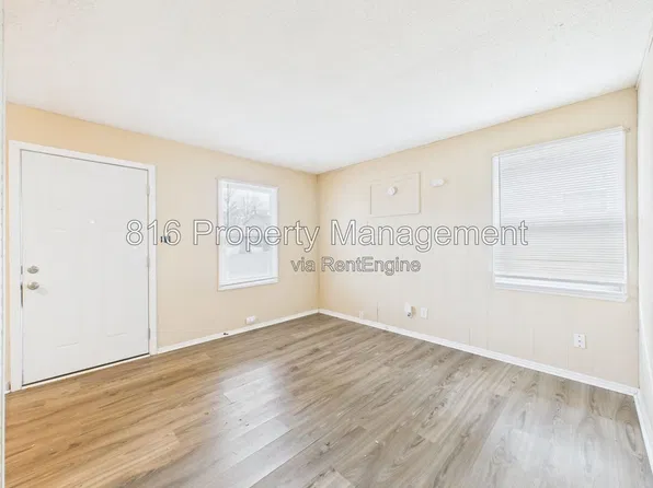 6104 E 152nd Ter APT A, Grandview, MO 64030