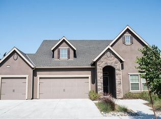 1268 N Academy Dr, Hanford, CA 93230