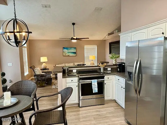 3 bed, 2.0 bath, 1641 sqft, $2,800 — Photo 2
