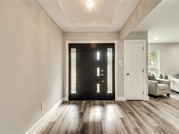 3rd image of 10542 Royal Chapel Dr