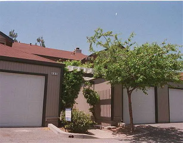 695 Chadwick Ln Unit 695 photo 1