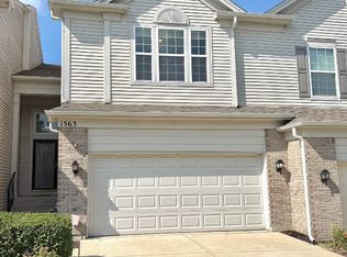 1563 Yellowstone Dr, Streamwood, IL 60107