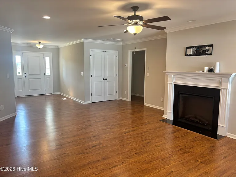 625 Jade Ln — Photo 4