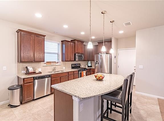 4th image of 403 Eagle Brook Ln