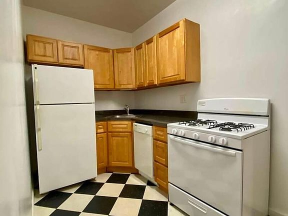 3rd image of 218 6th Ave APT 1