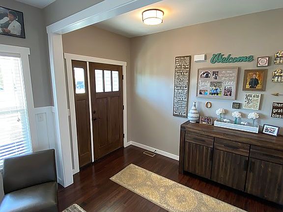 Entryway from front room