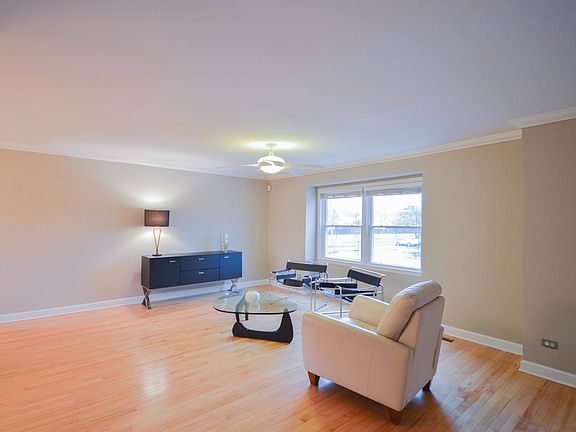 5th image of 155 W King George Ct