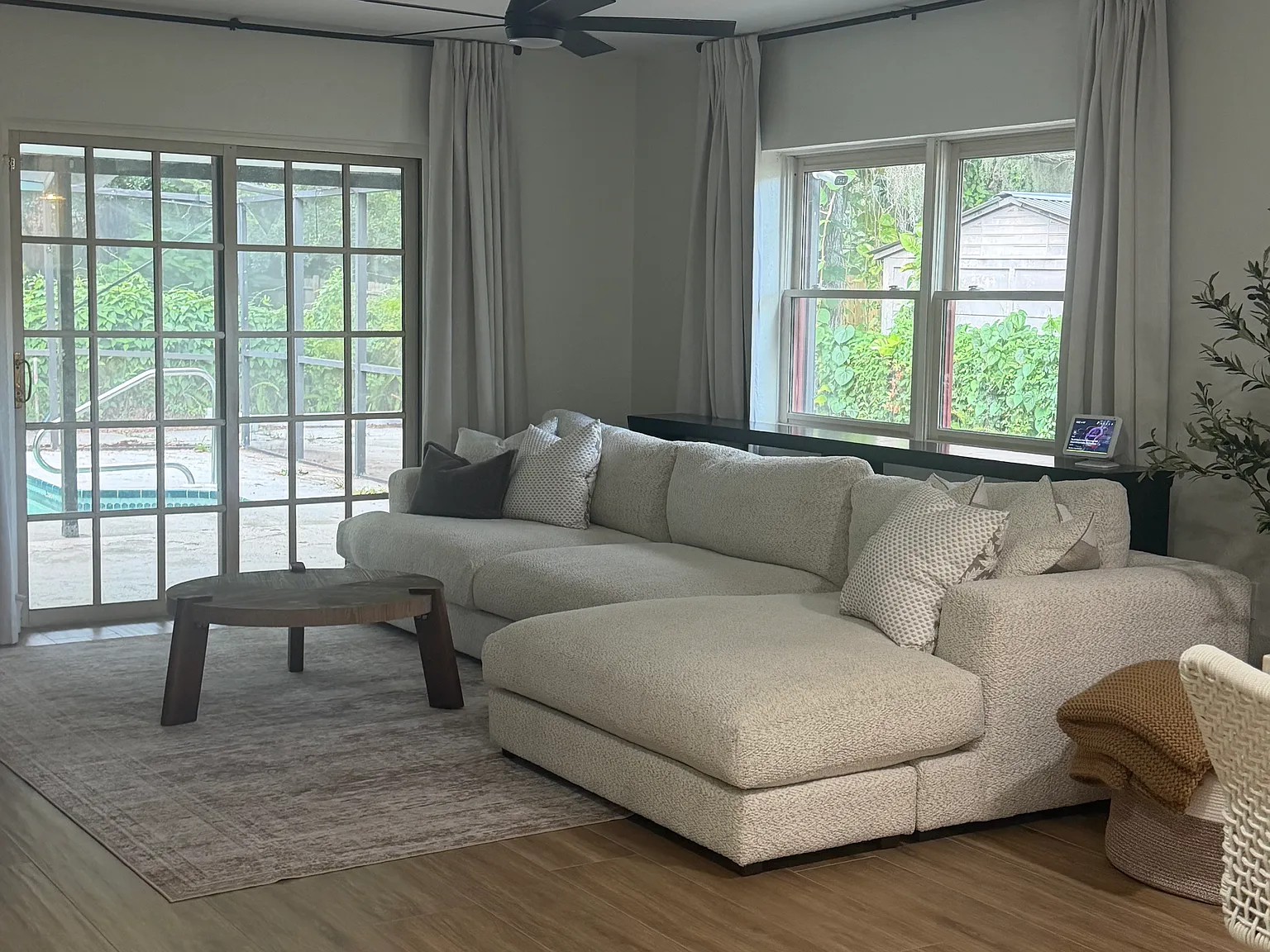 3 bed, 1370 sqft, $2,600 — Photo 4