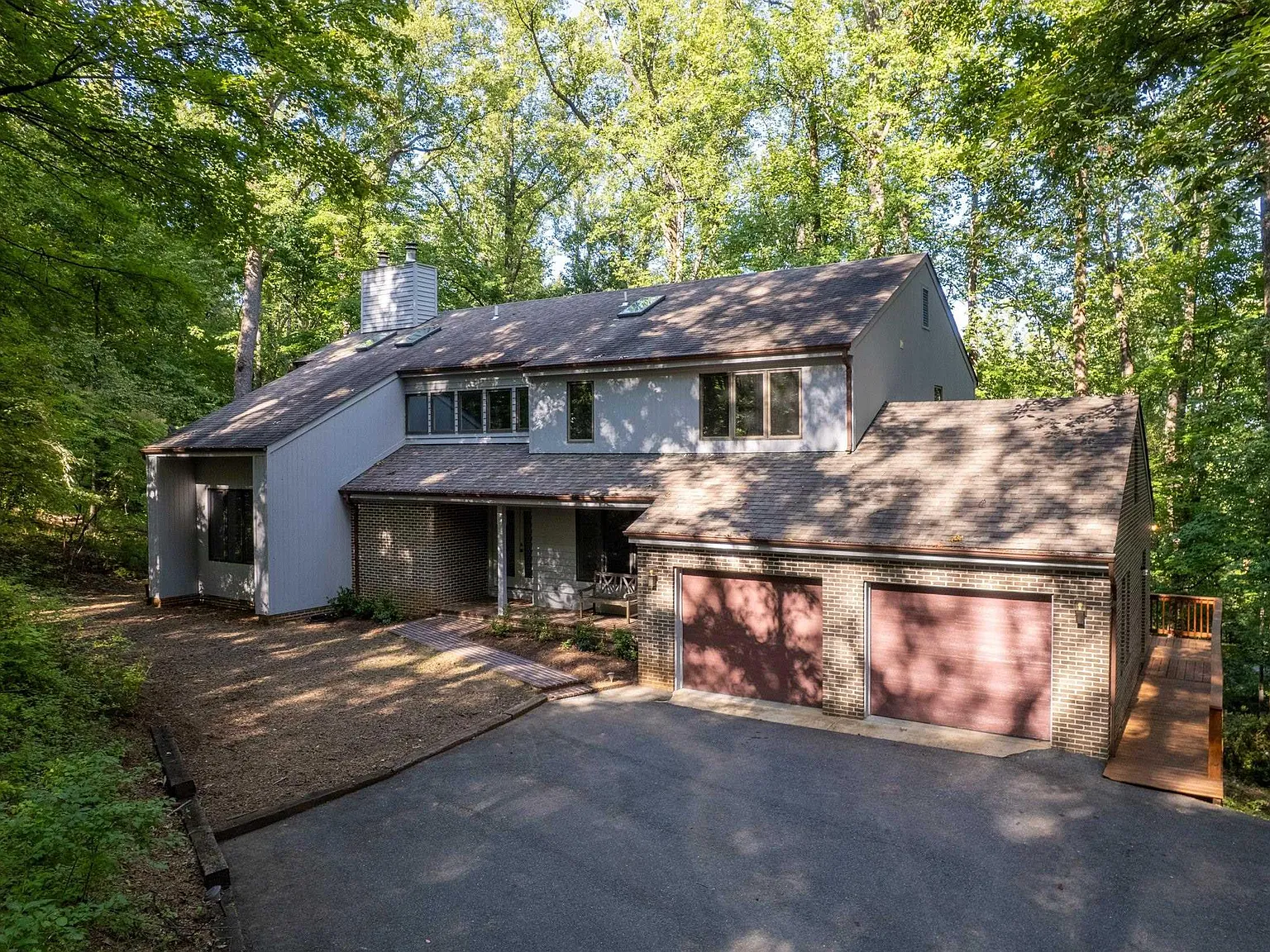 4 bed, 4.0 bath, 4266 sqft, $5,000 — Photo 1