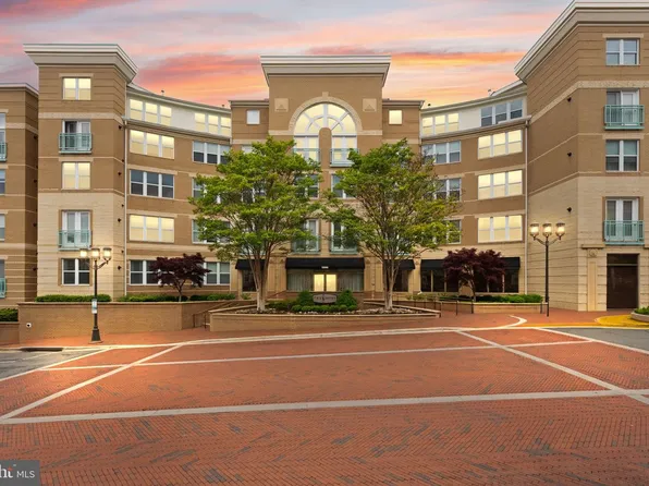12000 Market St APT 214, Reston, VA 20190