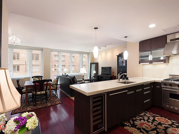 2nd image of 125 W 21st St APT 3B