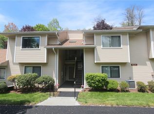 95 Molly Pitcher Ln APT D, Yorktown Hgts, NY 10598
