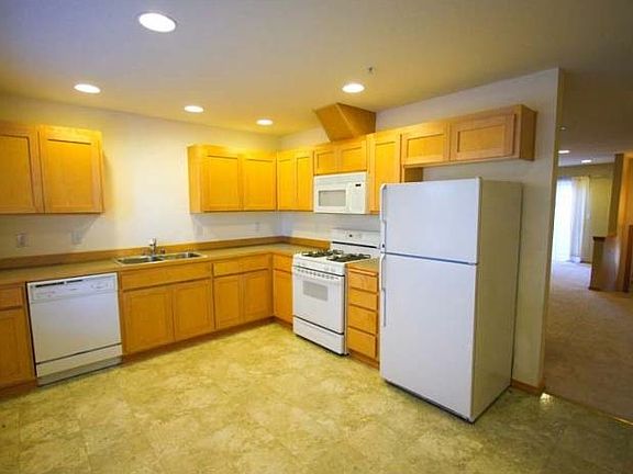 2nd image of 17526 12th Ave NE APT B