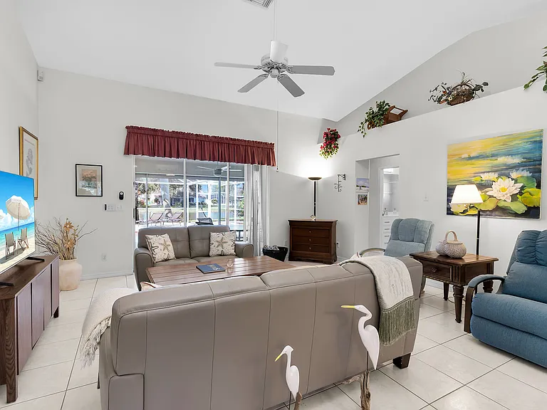 443 Dundee Ct — Photo 9